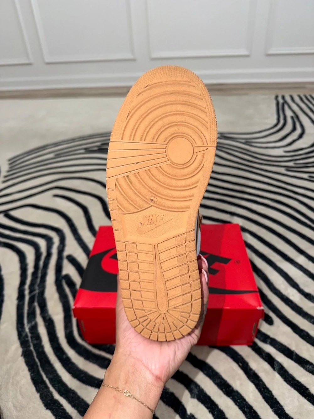 Jordan 1 Retro High - Picture 4 of 4